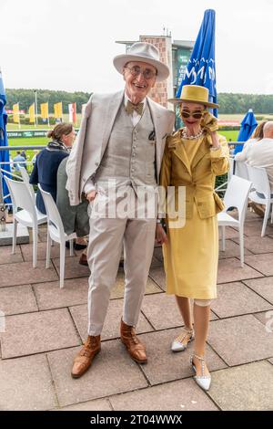 03.10.2023, Britt Kanja und Günther Krabbenhöft auf der Galopprennbahn Hoppegarten, Renntag der deutschen Einheit, Preis der deutschen Einheit, Hoppeg Stockfoto