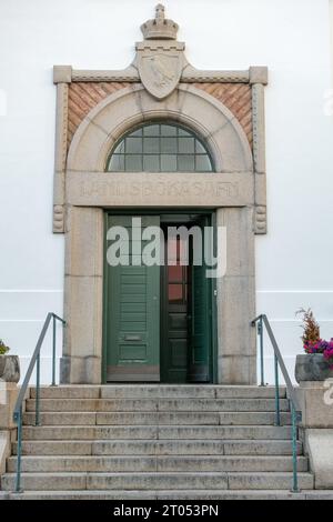 Verzierte Eingangstür Am Kulturhaus In Der Innenstadt Von Reykjavik Island Building – Außenansicht Stockfoto