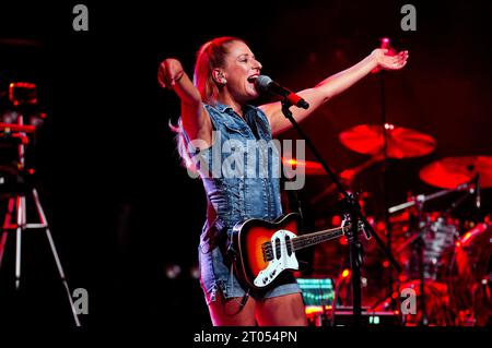 Stefanie Hertel von More than words live bei einem Konzert im Admiralspalast. Berlin, 02.10.2023 *** Stefanie Hertel of More Than Words live bei einem Konzert im Admiralspalast Berlin, 02 10 2023 Foto:XC.xBehringx/xFuturexImagex Words 3011 Credit: Imago/Alamy Live News Stockfoto