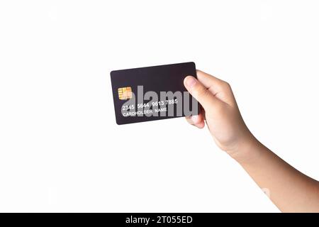 Hand hält luxuriöse Kredit- oder Debitkarte isoliert auf weißem Hintergrund, Hand zeigt schwarze Kredit- oder Debitkarte für Online-Shopping und -Zahlung, Kredit Stockfoto