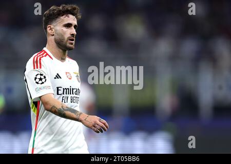 Mailand, Italien. Oktober 2023. Rafa Silva von SL Benfica sieht sich beim Fußball-Spiel der UEFA Champions League zwischen dem FC Internazionale und SL Benfica am 3. Oktober 2023 im Stadio Giuseppe Meazza in Mailand an. Quelle: Marco Canoniero/Alamy Live News Stockfoto