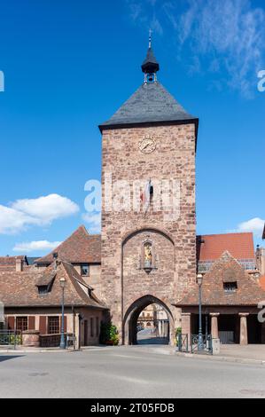 Schmiedeturm, ehemaliges Stadttor, Molsheim, Elsass, Frankreich, Europa Stockfoto