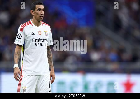 Angel Di Maria von SL Benfica sieht beim UEFA Champions League-Spiel zwischen FC Internazionale und SL Benfica am 3. Oktober 2023 im Stadio Giuseppe Meazza in Mailand an. Stockfoto