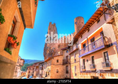 Frias Schloss Spanien die schönsten spanischen Dörfer, mit Hauptstraße in Burgos Provinz Kastilien und Leon Stockfoto