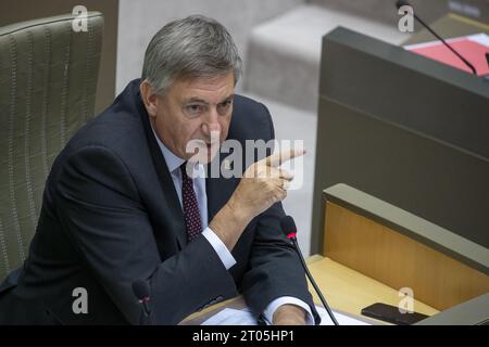 Brüssel, Belgien Oktober 2023. Flämischer Ministerpräsident Jan Jambon, Bild auf einer Plenartagung des flämischen Parlaments in Brüssel am Mittwoch, den 4. Oktober 2023. BELGA FOTO NICOLAS MAETERLINCK Credit: Belga News Agency/Alamy Live News Stockfoto