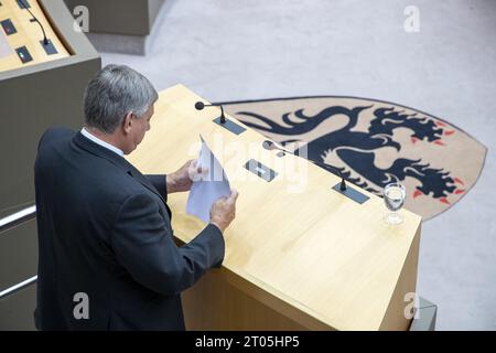 Brüssel, Belgien Oktober 2023. Flämischer Ministerpräsident Jan Jambon, Bild auf einer Plenartagung des flämischen Parlaments in Brüssel am Mittwoch, den 4. Oktober 2023. BELGA FOTO NICOLAS MAETERLINCK Credit: Belga News Agency/Alamy Live News Stockfoto