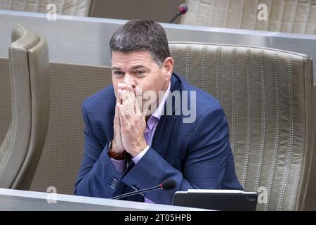 Brüssel, Belgien Oktober 2023. Tom Ongena von Open VLD, Bild auf einer Plenartagung des flämischen Parlaments in Brüssel am Mittwoch, den 4. Oktober 2023. BELGA FOTO NICOLAS MAETERLINCK Credit: Belga News Agency/Alamy Live News Stockfoto