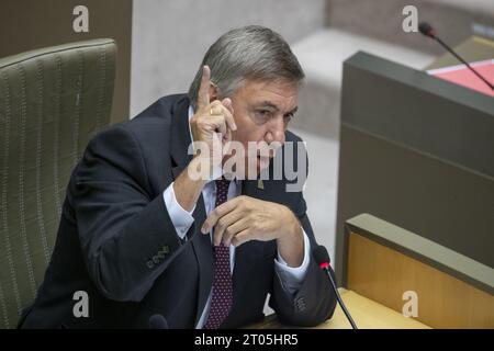 Brüssel, Belgien Oktober 2023. Flämischer Ministerpräsident Jan Jambon, Bild auf einer Plenartagung des flämischen Parlaments in Brüssel am Mittwoch, den 4. Oktober 2023. BELGA FOTO NICOLAS MAETERLINCK Credit: Belga News Agency/Alamy Live News Stockfoto