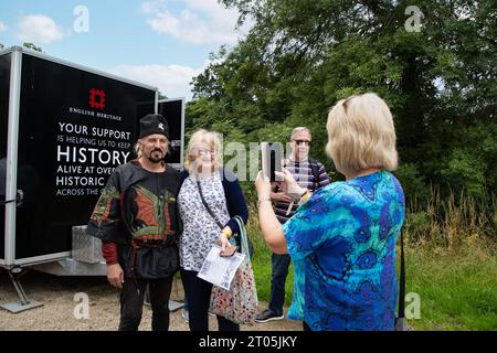 Kenilworth England 29. Juli 2023 das Ritterturnier der Burg Kenilworth trifft auf die Öffentlichkeit, wenn sie vor dem Turnier teilnehmen Stockfoto