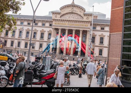 Barcelona, Spanien. 2023.10.02. "El Cor Secret" von Jaume Plensa an der Medizinischen Fakultät - Krankenhaus Clínic von Barcelona. Stockfoto