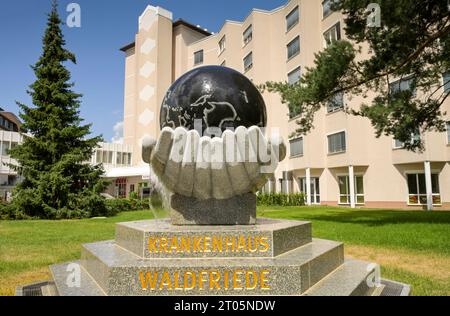 Krankenhaus Waldfriede, Argentinische Allee, Zehlendorf, Berlin, Deutschland *** Waldfriede Hospital, Argentinische Allee, Zehlendorf, Berlin, Deutschland Credit: Imago/Alamy Live News Stockfoto