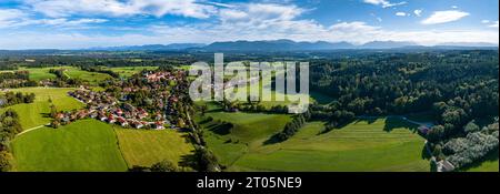 Eurasburg Bayern. Luftaufnahme der Drohne Stockfoto