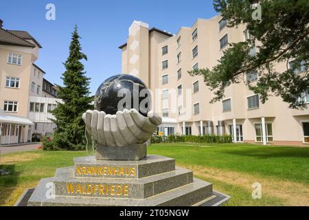 Krankenhaus Waldfriede, Argentinische Allee, Zehlendorf, Berlin, Deutschland *** Waldfriede Hospital, Argentinische Allee, Zehlendorf, Berlin, Deutschland Credit: Imago/Alamy Live News Stockfoto