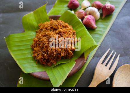 Abon aus Fleisch, Hackfleischgerichte aus braunem Zucker und getrockneten, haltbar gemachten Lebensmitteln. Indonesisches asiatisches Essen Stockfoto