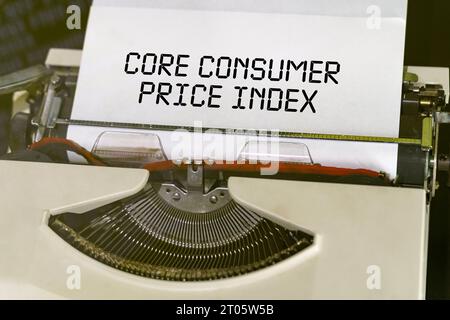 Wirtschafts- und Finanzkonzept. Der Text wird auf einer Schreibmaschine gedruckt – Index für den Verbraucherpreis. Stockfoto