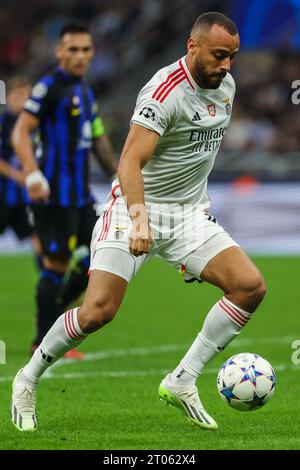 Mailand, Italien. Oktober 2023. Arthur Cabral von SL Benfica wurde während der Gruppenphase der UEFA Champions League 2023/24 in der Gruppe D zwischen dem FC Internazionale und SL Benfica im Giuseppe Meazza Stadium gesehen. Endergebnis; FC Internazionale 1: 0 SL Benfica. Quelle: SOPA Images Limited/Alamy Live News Stockfoto