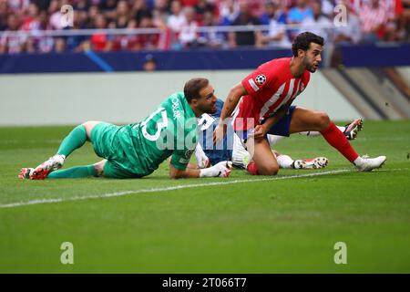 Madrid, Spanien. Oktober 2023. Feyenoord erzielte Ayase Ueda am 2. Tag des Spiels der UEFA Champions League zwischen Atletico de Madrid und Feyenoord FC im Civitas Metropolitano Stadium in Madrid, Spanien, am 4. Oktober 2023. Quelle: Edward F. Peters/Alamy Live News Stockfoto