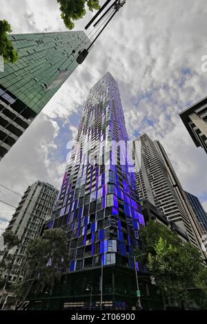 977+ Apartment Tower, entworfen, um wie ein dreidimensionales Kaleidoskop, Elizabeth und Franklin St.Corner. Melbourne-Australien. Stockfoto