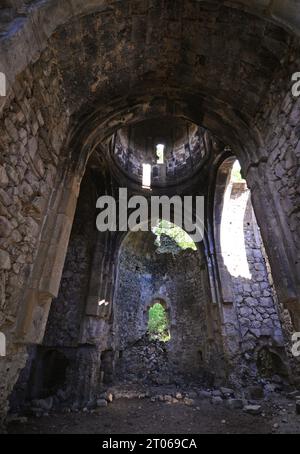 Die Rabat-Kirche in Ardanuc, Artvin, Türkei, ist eine georgianische Kirche, die im 10. Jahrhundert erbaut wurde. Stockfoto