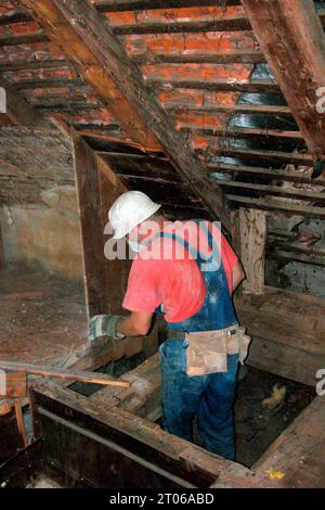 Revitalisierung des Innenraums eines Gebäudes und einer Gebäudestruktur, Bauarbeiten und Konservierung Revitalisierung des Innenraums eines Gebäudes Credit: Imago/Alamy Live News Stockfoto