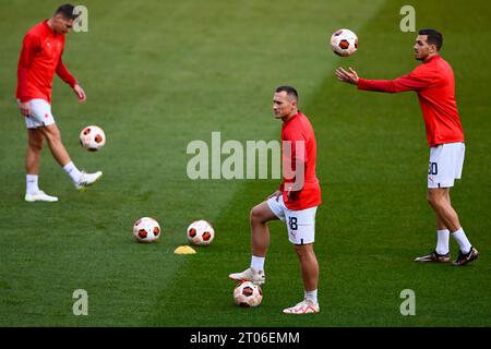 Prag, Tschechische Republik. Oktober 2023. Von den linken Fußballspielern der Slavia Praha Lukas Masopust, Jan Boril, Taras Kacaraba in Aktion während des Trainings vor dem Spiel der Football Europe League 2. Runde, Gruppe G Spiel Slavia Praha gegen Sheriff Tiraspol in Prag, Tschechische Republik, 4. Oktober 2023. Quelle: Ondrej Deml/CTK Photo/Alamy Live News Stockfoto