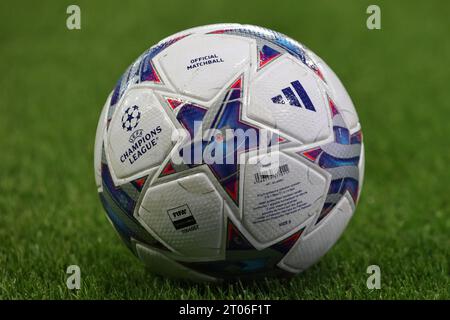 Newcastle, Großbritannien. Oktober 2023. Der Adidas Champions League-Ball während des UEFA Champions League-Spiels Newcastle United gegen Paris Saint-Germain in St. James's Park, Newcastle, Vereinigtes Königreich, 4. Oktober 2023 (Foto: Mark Cosgrove/News Images) in Newcastle, Vereinigtes Königreich am 10.04.2023. (Foto: Mark Cosgrove/News Images/SIPA USA) Credit: SIPA USA/Alamy Live News Stockfoto