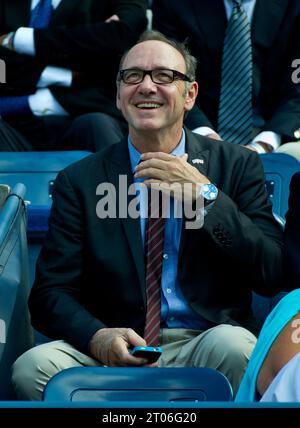 Flushing, Vereinigte Staaten Von Amerika. September 2012. NEW YORK, NY - 09. SEPTEMBER: Kevin Spacey nimmt am 8. September 2012 am 14. Tag der US Open 2012 im USTA Billie Jean King National Tennis Center im Stadtteil Flushing des Queens Borough in New York City Teil. Leute: Kevin Spacey Credit: Storms Media Group/Alamy Live News Stockfoto