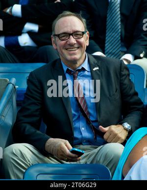 Flushing, Vereinigte Staaten Von Amerika. September 2012. NEW YORK, NY - 09. SEPTEMBER: Kevin Spacey nimmt am 8. September 2012 am 14. Tag der US Open 2012 im USTA Billie Jean King National Tennis Center im Stadtteil Flushing des Queens Borough in New York City Teil. Leute: Kevin Spacey Credit: Storms Media Group/Alamy Live News Stockfoto