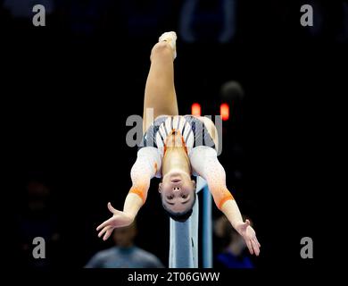 ANTWERPEN - Turnerin Eythora thorsdottir im Team-Finale bei der Weltmeisterschaft im Kunstturnen im Sportpaleis Antwerpen. ANP IRIS VAN DEN BROEK Stockfoto