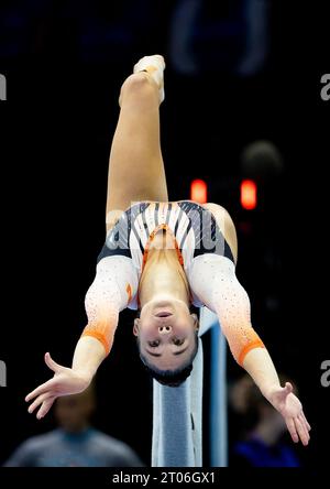 ANTWERPEN - Turnerin Eythora thorsdottir im Team-Finale bei der Weltmeisterschaft im Kunstturnen im Sportpaleis Antwerpen. ANP IRIS VAN DEN BROEK Stockfoto