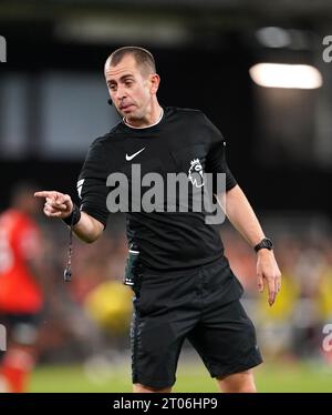 Schiedsrichter Peter Bankes während des Premier League-Spiels in der Kenilworth Road, Luton. Bilddatum: Dienstag, 3. Oktober 2023. Stockfoto