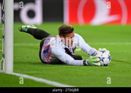 Porto, Portugal. Oktober 2023. Dragao Stadion, Champions League 2023/2024, FC Porto gegen FC Barcelona; Torhüter Marc-Andre ter Stegen vom FC Barcelona, während des Aufwärmens des Gruppenspiels der UEFA Champions League 2023/2024 zwischen dem FC Porto und dem FC Barcelona im Dragao Stadion in Porto am 4. Oktober. Foto: Daniel Castro/DiaEsportivo/Alamy Live News Credit: DiaEsportivo/Alamy Live News Stockfoto