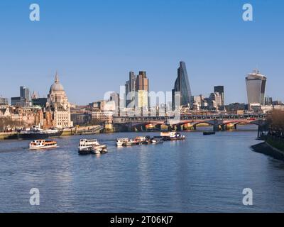 2013 Londoner Stadtbild Landschaft das Finanzviertel der City of London Saint Pauls und die Themse im Jahr 2013. Vor zehn Jahren aus 2023 London, Großbritannien Stockfoto