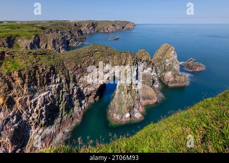 Dramatische Küste von Bullers of Buchan bei Peterhead in Aberdeenshire, Schottland. Stockfoto