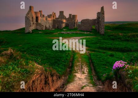 Slains Castle bei Peterhead, Aberdeenshire, Schottland, soll die Inspiration für Draculas Castle sein. Stockfoto