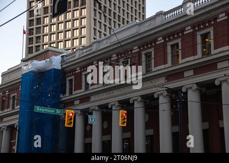 Der Blick auf die Waterfront Station. Die Waterfront Station ist ein wichtiger intermodaler öffentlicher Nahverkehr und der wichtigste Transitbahnhof in Vancouver BC Stockfoto