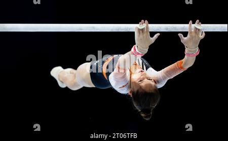 ANTWERPEN - Turnerin Naomi Visser im Team-Finale bei der Turnen-Weltmeisterschaft im Sportpaleis Antwerpen. ANP IRIS VAN DEN BROEK Stockfoto