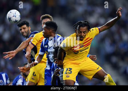 Hafen, Portugal. Oktober 2023. Estadio do Dragao Jules Kounde aus Barcelona, während des Spiels zwischen Porto und Barcelona, in der 2. Runde der Gruppe H der UEFA Champions League 2023/2024 in Estadio do Dragao am Mittwoch, 04. 30761 (Daniel Castro/SPP) Credit: SPP Sport Press Photo. /Alamy Live News Stockfoto