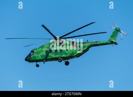 ZHUKOVSKY, RUSSLAND - 01. SEPTEMBER 2019: Demonstration des Hubschraubers Mi-38 der russischen Luftwaffe auf MAKS-2019, Russland. Stockfoto