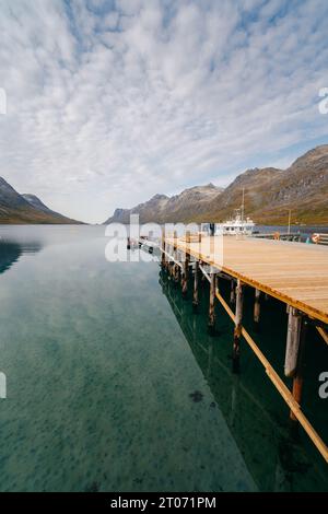 Ersfjordbotn ist einer der beliebtesten Fjorde um Tromso, der wunderschöne Ersfjorden in Kvaloya Stockfoto