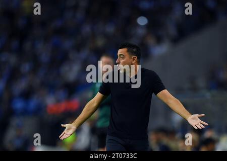 Hafen, Portugal. Oktober 2023. Estadio do Dragao Tecnico Xavi aus Barcelona, während des Spiels zwischen Porto und Barcelona, in der zweiten Runde der Gruppe H der UEFA Champions League 2023/2024 in Estadio do Dragao am Mittwoch, 04. 30761 (Daniel Castro/SPP) Credit: SPP Sport Press Photo. /Alamy Live News Stockfoto