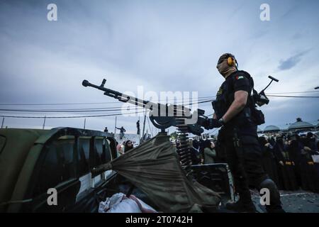 Gaza, Palästina. Oktober 2023. Palästinensische Militante der Islamischen Dschihad-Bewegung nehmen an einer Anti-Israel-Militärparade zum 36. Jahrestag der Gründung der Bewegung in Gaza-Stadt Teil Stockfoto