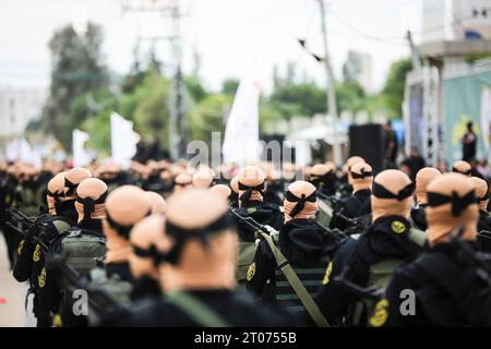 Gaza, Palästina. Oktober 2023. Palästinensische Militante der Islamischen Dschihad-Bewegung nehmen an einer Anti-Israel-Militärparade zum 36. Jahrestag der Gründung der Bewegung in Gaza-Stadt Teil (Foto: Nidal Alwaheidi/SOPA Images/SIPA USA) Credit: SIPA USA/Alamy Live News Stockfoto