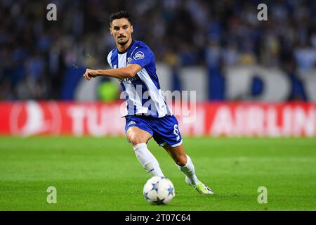 Porto, Portugal. Oktober 2023. Dragao Stadium, Champions League 2023/2024, FC Porto gegen FC Barcelona; Stephen Eustaquio vom FC Porto, während des Gruppenspiels der UEFA Champions League 2023/2024 zwischen dem FC Porto und dem FC Barcelona im Dragao Stadium in Porto am 4. Oktober. Foto: Daniel Castro/DiaEsportivo/Alamy Live News Credit: DiaEsportivo/Alamy Live News Stockfoto