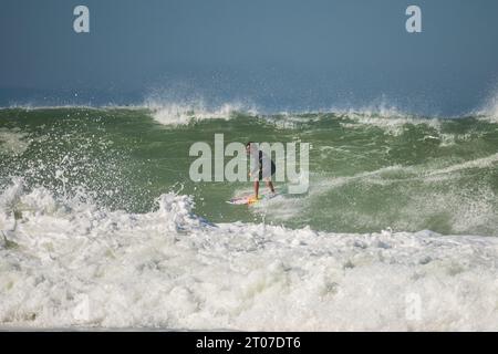 Das Quiksilver Festival wurde in Capbreton, Hossegor und Seignosse gefeiert. 20 der besten Surfer der Welt wurden von Jeremy Flores ausgewählt Stockfoto