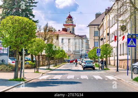 Gorlica, Polen - 2. Mai 2022: Fragment einer schönen Straße in der Altstadt. Stockfoto