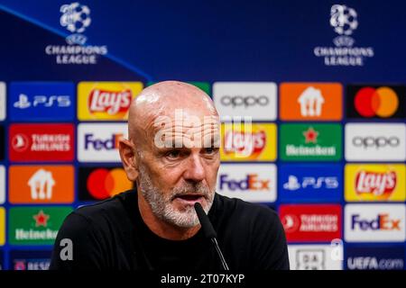 Dortmund, Deutschland. Oktober 2023. DORTMUND, DEUTSCHLAND - 4. OKTOBER: Cheftrainer Stefano Pioli vom AC Milan nimmt nach dem Spiel der UEFA Champions League Gruppe F zwischen Borussia Dortmund und AC Milan am 4. Oktober 2023 im Signal Iduna Park in Dortmund Teil (Foto: Rene Nijhuis/BSR Agency). BSR Agency/Alamy Live News Stockfoto