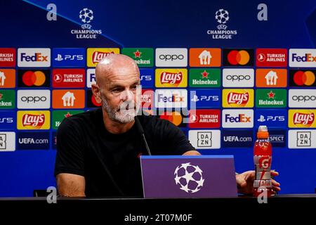 Dortmund, Deutschland. Oktober 2023. DORTMUND, DEUTSCHLAND - 4. OKTOBER: Cheftrainer Stefano Pioli vom AC Milan nimmt nach dem Spiel der UEFA Champions League Gruppe F zwischen Borussia Dortmund und AC Milan am 4. Oktober 2023 im Signal Iduna Park in Dortmund Teil (Foto: Rene Nijhuis/BSR Agency). BSR Agency/Alamy Live News Stockfoto