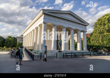 Wien, Österreich - 7. Juli 2023: Theseus-Tempel im Volksgarten Stockfoto