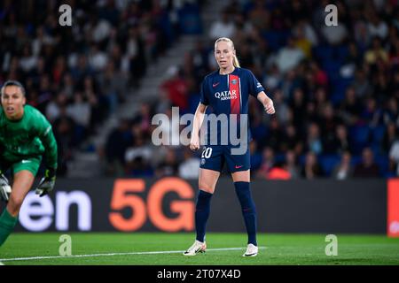 Paris, Frankreich. Oktober 2023. Amalie Vangsgaard während des D1 Arkema Women Football Match Paris Saint-Germain (PSG) gegen Olympique Lyonnais Lyon (OL) im Parc des Princes Stadion in Paris, Frankreich am 1. Oktober 2023. Quelle: Victor Joly/Alamy Live News Stockfoto